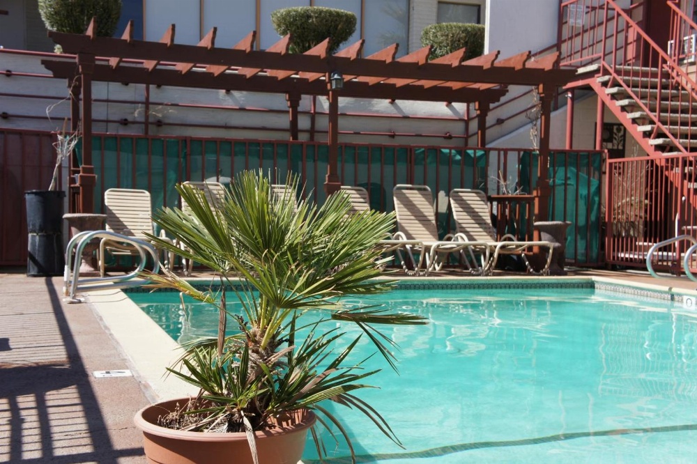 Park Avenue Inn & Suites Image 11