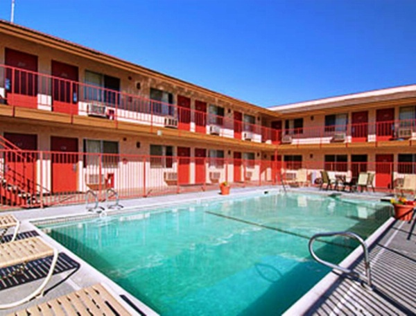 Park Avenue Inn & Suites image 2